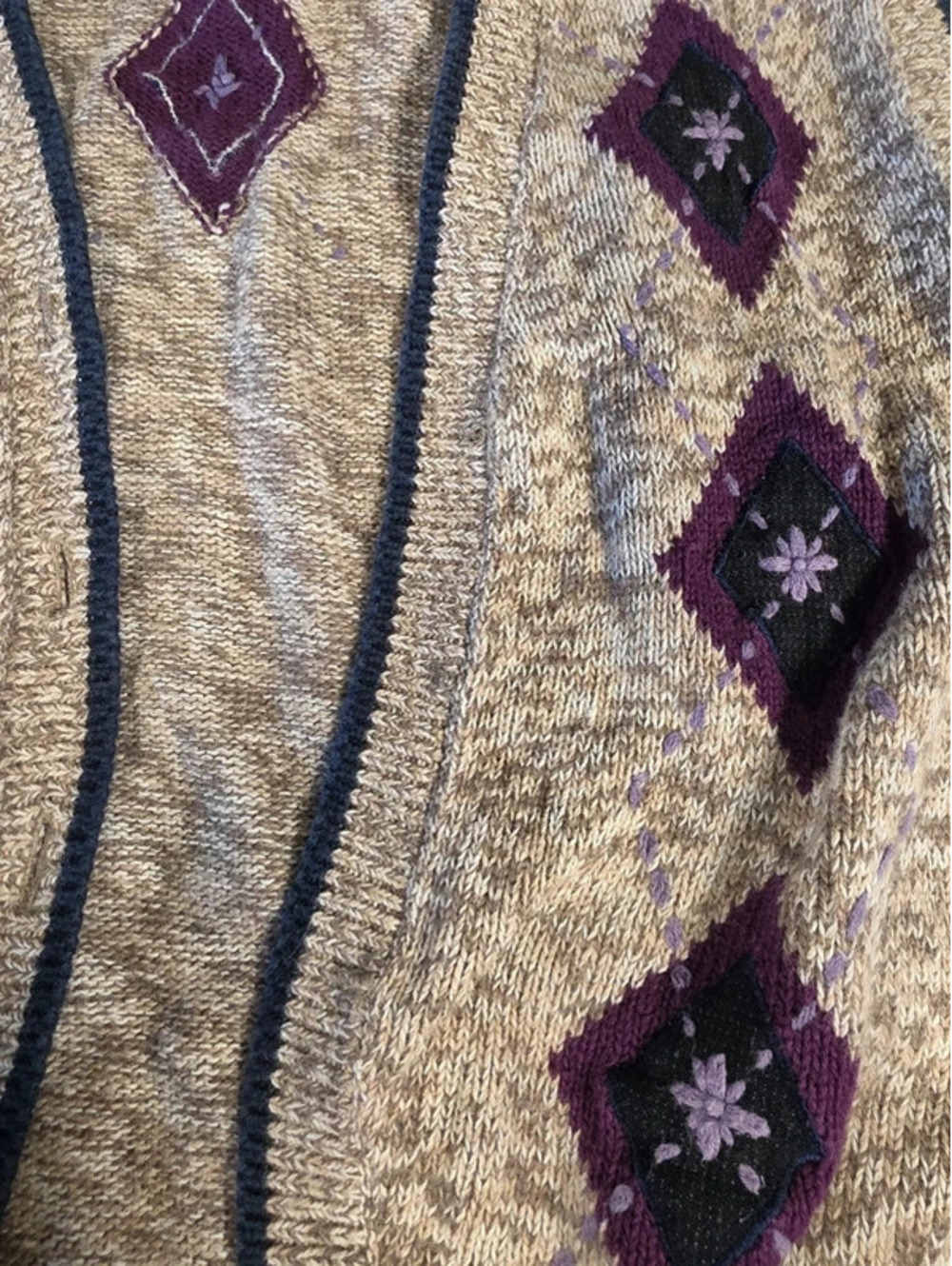 Embroidered vest - Picture 4 of 6